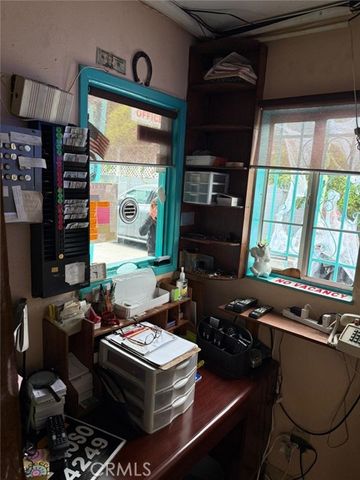 1047 Pacific Avenue, Long Beach, CA 90813