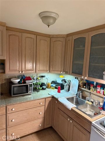 1047 Pacific Avenue, Long Beach, CA 90813