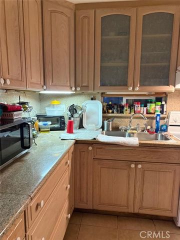 1047 Pacific Avenue, Long Beach, CA 90813