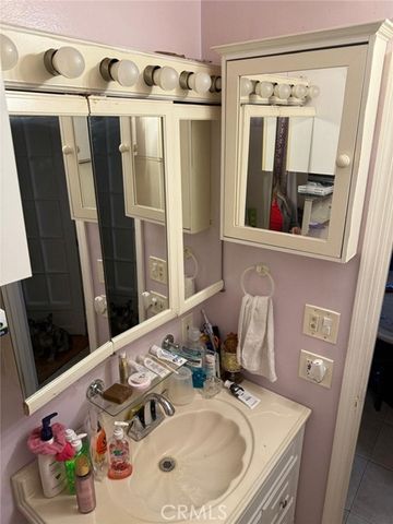 1047 Pacific Avenue, Long Beach, CA 90813