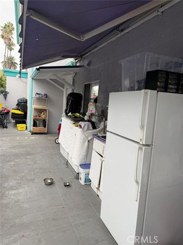 1047 Pacific Avenue, Long Beach, CA 90813