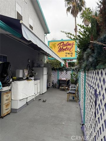 1047 Pacific Avenue, Long Beach, CA 90813