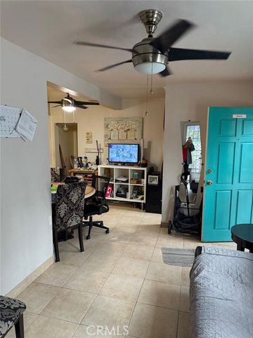 1047 Pacific Avenue, Long Beach, CA 90813