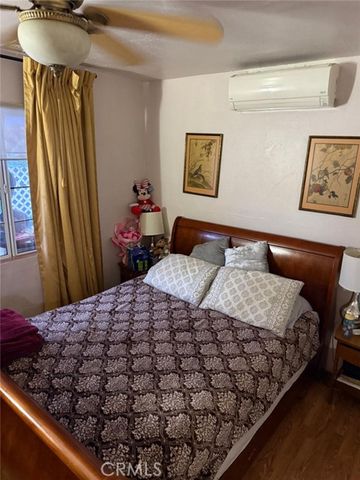 1047 Pacific Avenue, Long Beach, CA 90813