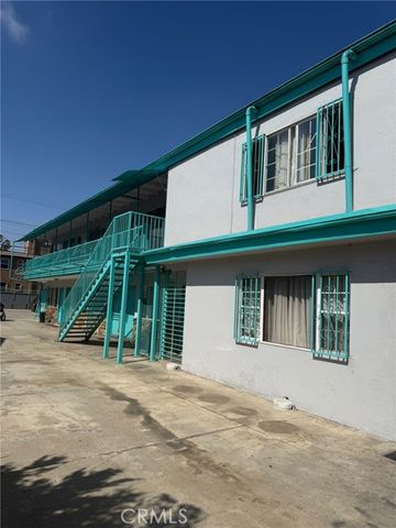 1047 Pacific Avenue, Long Beach, CA 90813