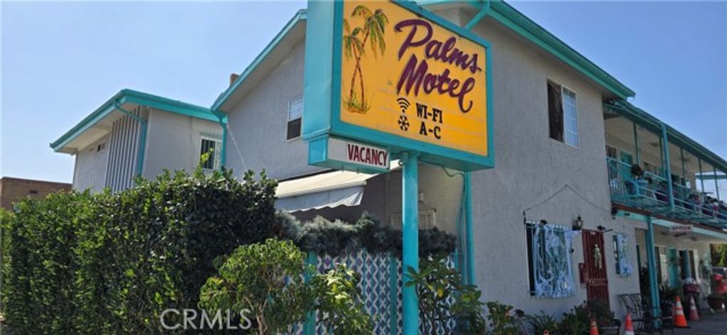 1047 Pacific Avenue, Long Beach, CA 90813