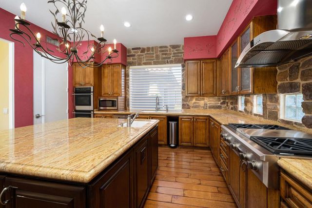 551 Red Arrow Trail, Palm Desert, CA 92211