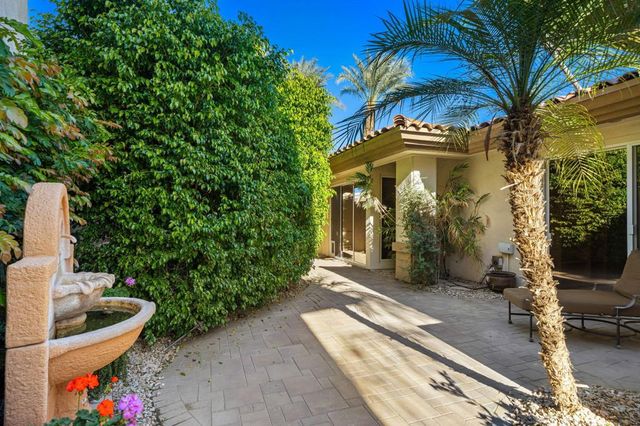 551 Red Arrow Trail, Palm Desert, CA 92211