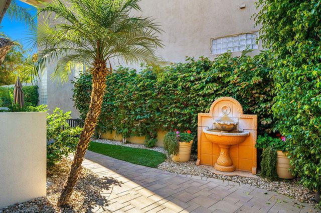 551 Red Arrow Trail, Palm Desert, CA 92211