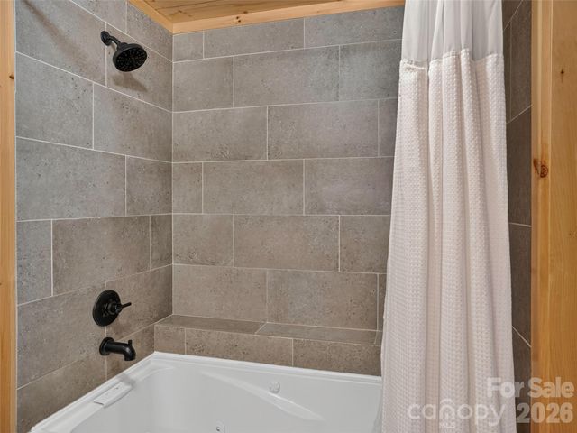 3050 Green River Cove Road, Saluda, NC 28773