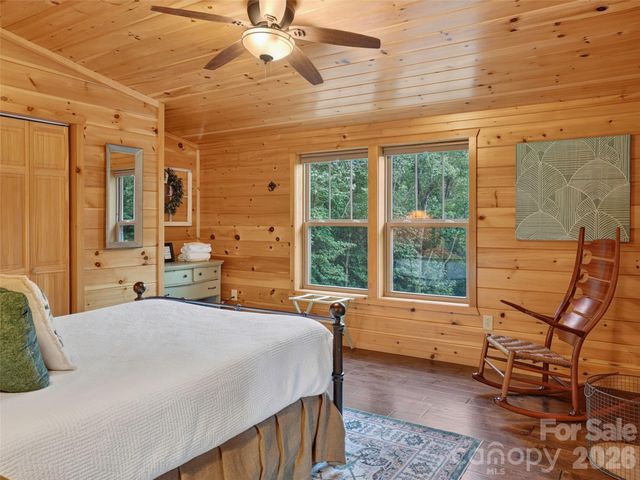 3050 Green River Cove Road, Saluda, NC 28773