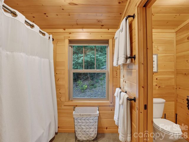 3050 Green River Cove Road, Saluda, NC 28773