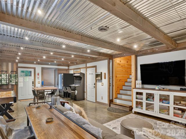 3050 Green River Cove Road, Saluda, NC 28773