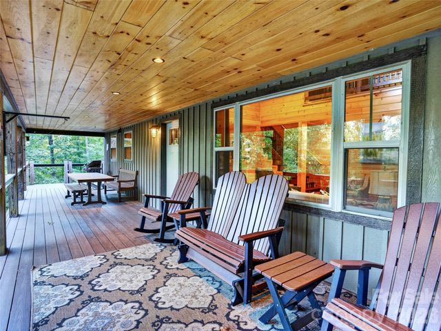3050 Green River Cove Road, Saluda, NC 28773