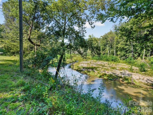 3050 Green River Cove Road, Saluda, NC 28773