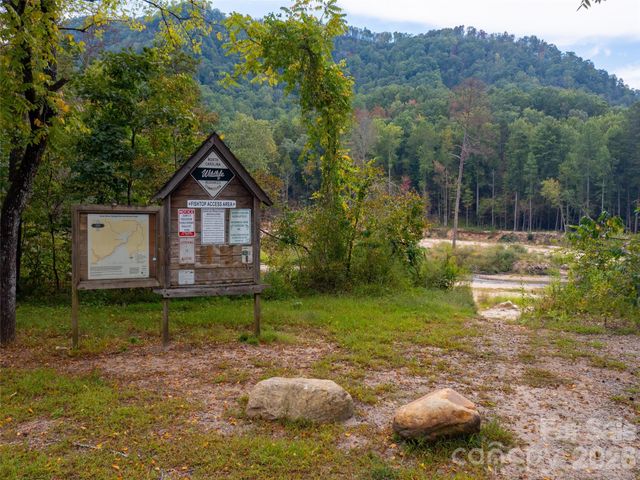 3050 Green River Cove Road, Saluda, NC 28773