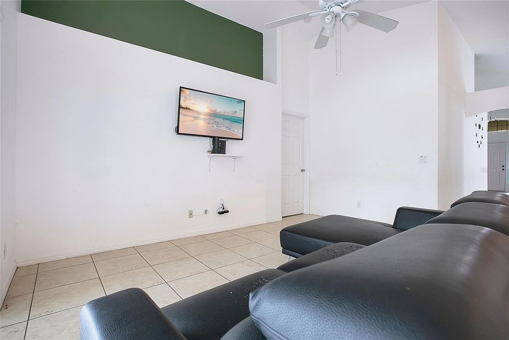 Image 15 of property listing at 14528 KRISTENRIGHT LANE, Orlando, FL 32826