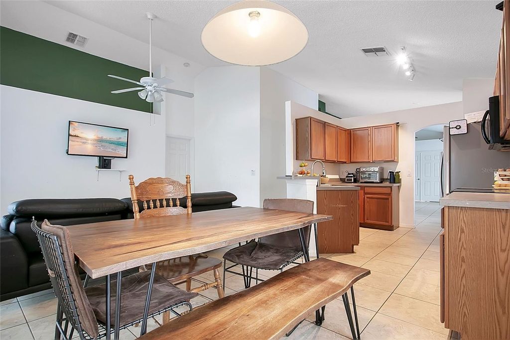 Image 16 of property listing at 14528 KRISTENRIGHT LANE, Orlando, FL 32826