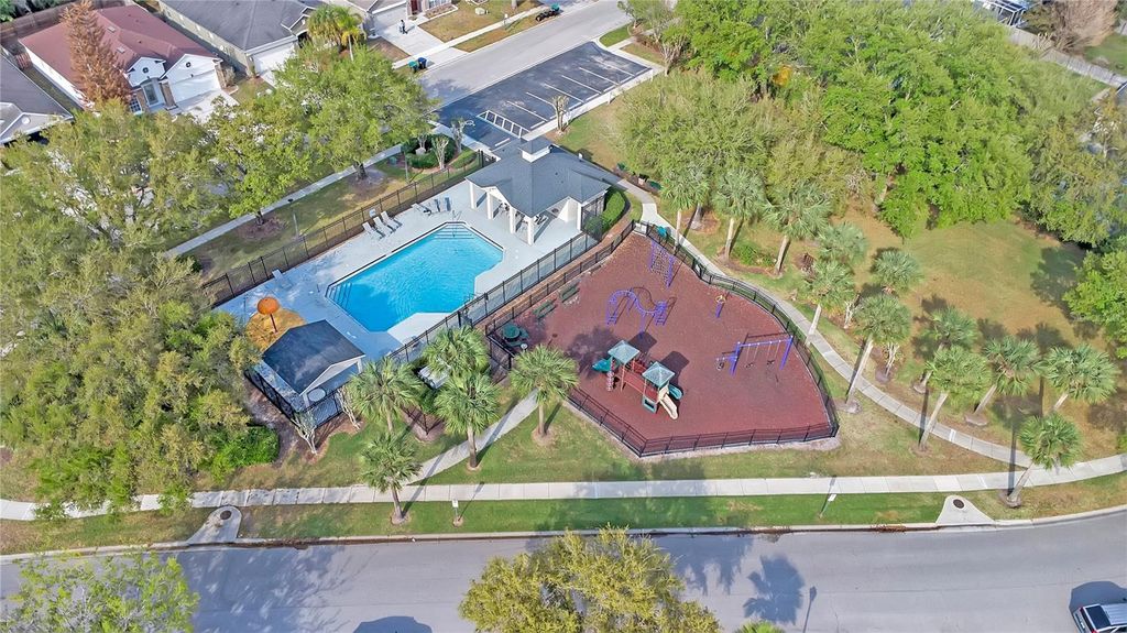 Image 37 of property listing at 14528 KRISTENRIGHT LANE, Orlando, FL 32826