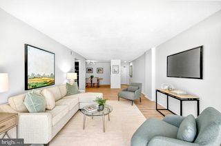 1300 ARMY NAVY DR #117, Arlington, VA 22202