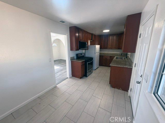 45320 Kingtree, Lancaster, CA 93534