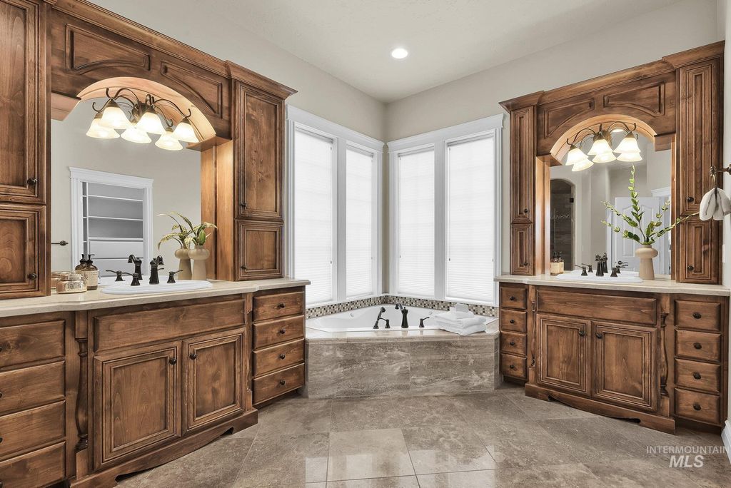 1583 W Covenant Hill Ct, Eagle, ID 83616 photo 23