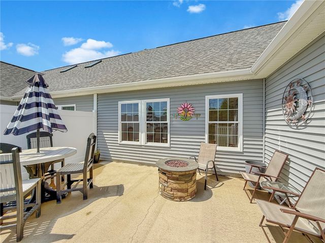 105 White Fox Ct, North Sewickley Twp, PA 16117