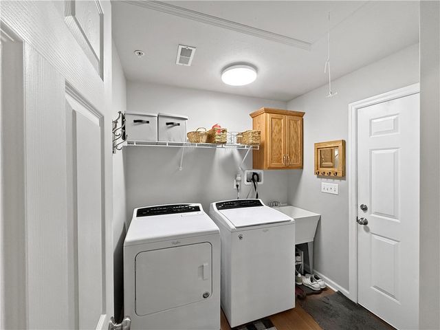 105 White Fox Ct, North Sewickley Twp, PA 16117