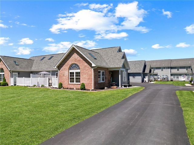 105 White Fox Ct, North Sewickley Twp, PA 16117