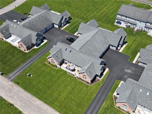 105 White Fox Ct, North Sewickley Twp, PA 16117