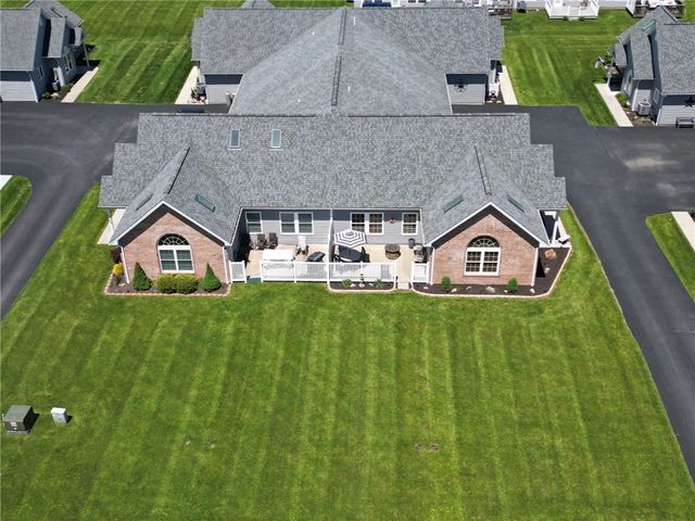 105 White Fox Ct, North Sewickley Twp, PA 16117