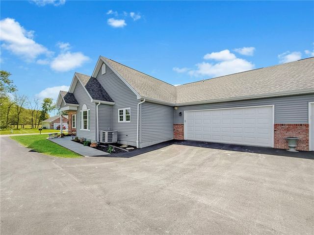 105 White Fox Ct, North Sewickley Twp, PA 16117