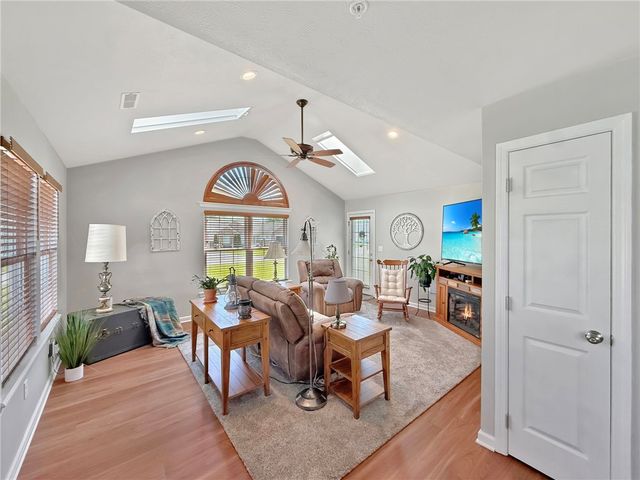 105 White Fox Ct, North Sewickley Twp, PA 16117