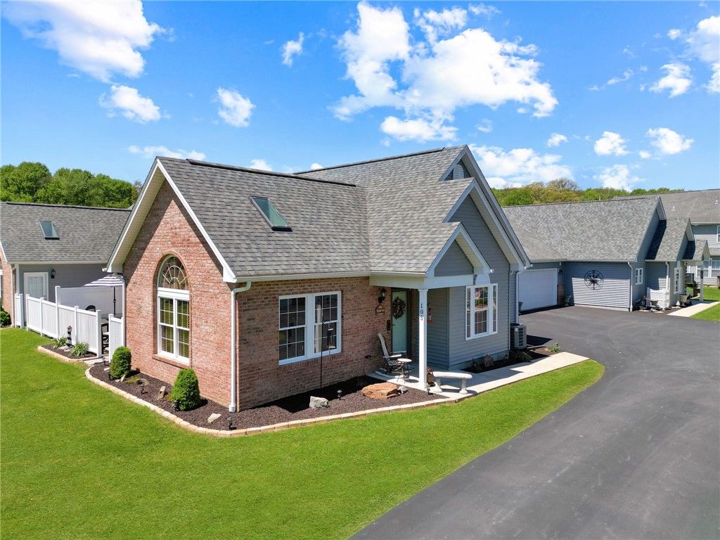 105 White Fox Ct, North Sewickley Twp, PA 16117
