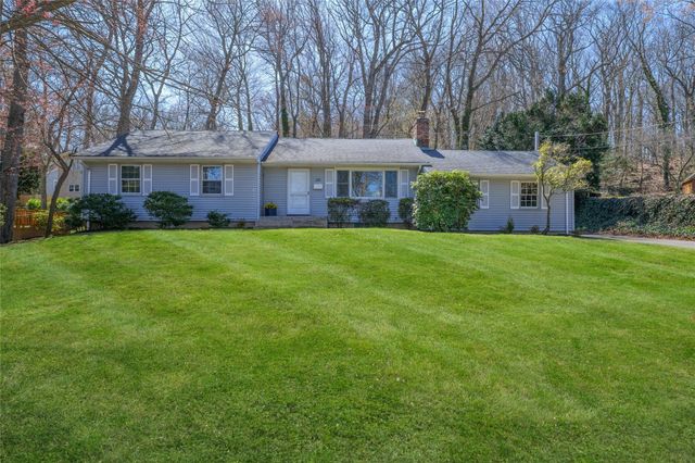 126 Bayville Avenue, Bayville, NY 11709