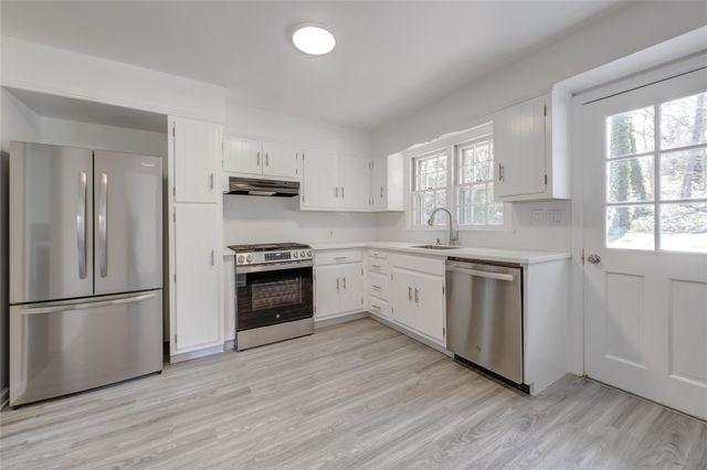 126 Bayville Avenue, Bayville, NY 11709