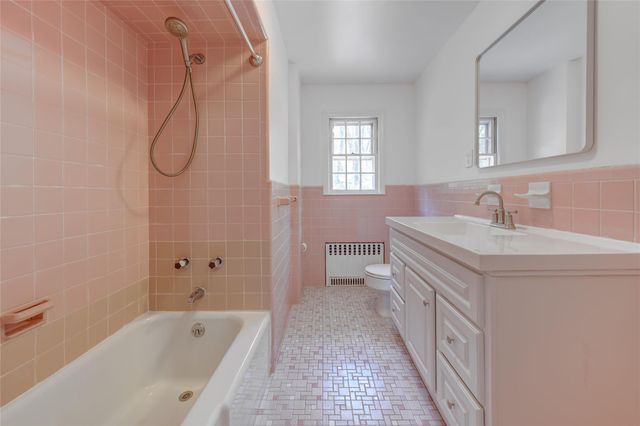 126 Bayville Avenue, Bayville, NY 11709