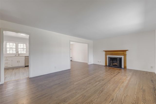 126 Bayville Avenue, Bayville, NY 11709