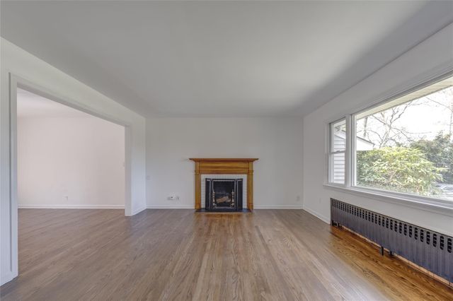 126 Bayville Avenue, Bayville, NY 11709