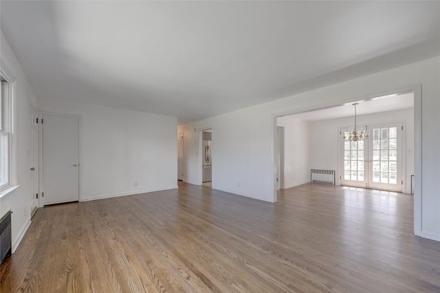 126 Bayville Avenue, Bayville, NY 11709