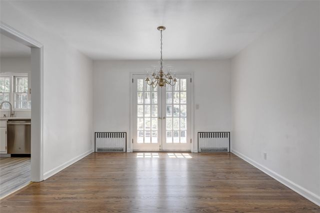 126 Bayville Avenue, Bayville, NY 11709