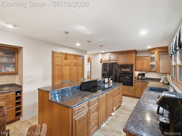1744 WALNUT RIDGE Circle, Canton Charter Township, MI 48187