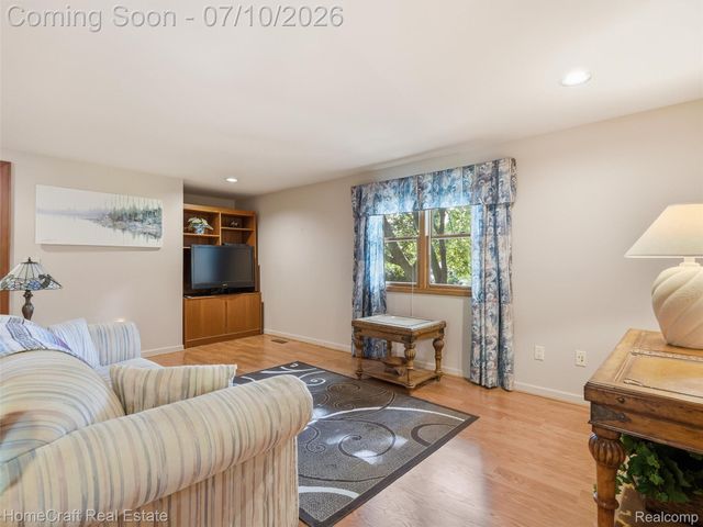 1744 WALNUT RIDGE Circle, Canton Charter Township, MI 48187