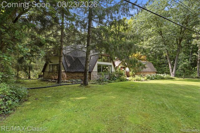 5109 Harvey Lake Road, Highland Charter Township, MI 48356
