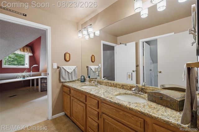 5109 Harvey Lake Road, Highland Charter Township, MI 48356