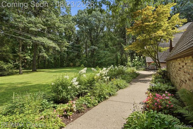5109 Harvey Lake Road, Highland Charter Township, MI 48356