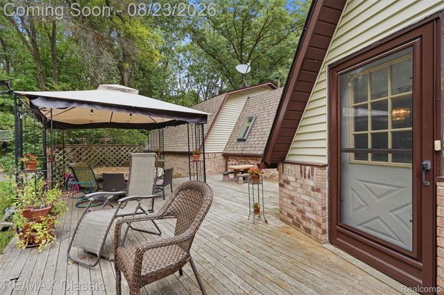 5109 Harvey Lake Road, Highland Charter Township, MI 48356