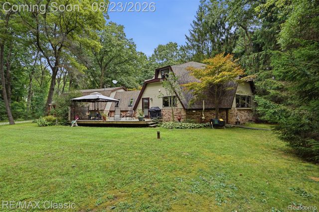 5109 Harvey Lake Road, Highland Charter Township, MI 48356