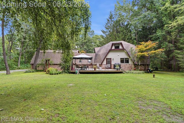 5109 Harvey Lake Road, Highland Charter Township, MI 48356