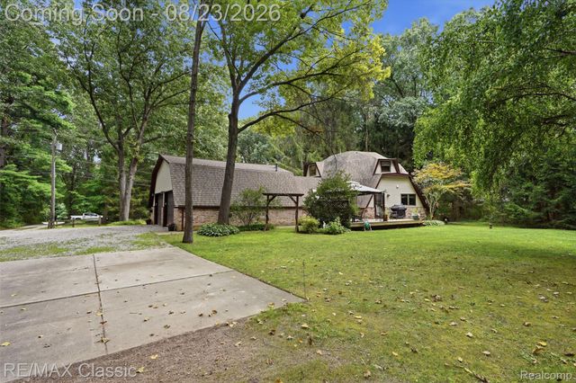 5109 Harvey Lake Road, Highland Charter Township, MI 48356